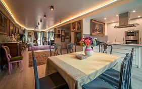 The Gallery Guest House - Garden And Garage